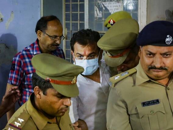 Lakhimpur Kheri Violence: आशीष मिश्रा को तीन दिन की पुलिस रिमांड पर भेजा गया Lakhimpur Kheri Violence: आशीष मिश्रा को तीन दिन की पुलिस रिमांड पर भेजा गया