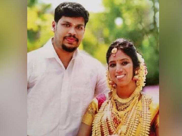 விஷ பாம்பை விட்டு மனைவியை கொன்ற வழக்கு ஞாபகமிருக்கா? அதிரடி தீர்ப்பு வழங்கியது நீதிமன்றம்..! Kerala court finds husband Sooraj guilty of using a cobra to kill wife Uthra விஷ பாம்பை விட்டு மனைவியை கொன்ற வழக்கு ஞாபகமிருக்கா? அதிரடி தீர்ப்பு வழங்கியது நீதிமன்றம்..!