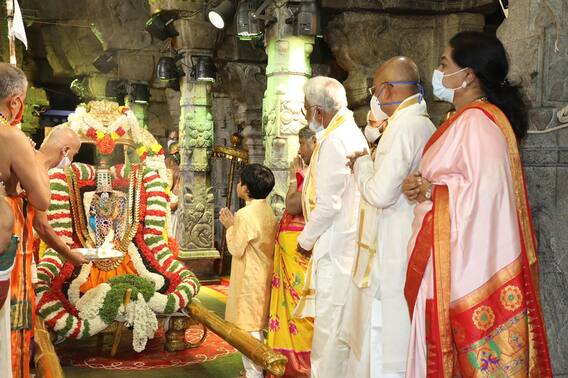 Tirumala Brahmotsavam:మోహిని అవతారంలో  సర్వాలంకార భూషితుడై దర్శనమిచ్చిన మలయప్ప స్వామి