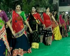 રાજ્યના પાટનગરમાં શેરી ગરબાની ધૂમ, ખેલૈયાઓ અનોખા આકર્ષક અંદાજમાં ગરબે ઘૂમ્યાં