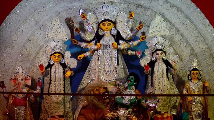 সল্টলেক এ জে ব্লকের এবারের ভাবনা ‘আমাদের ঠাকুর দালান’