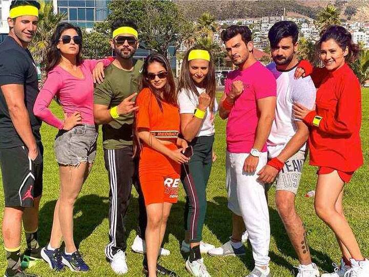 खतरों के खिलाड़ी 11 (Khatron ke Khiladi 11) फिलहाल खत्म हो चुका है लेकिन इस शो और इसके कंटेस्टेंट की चर्चा अभी भी खूब हो रही है. अपनी इस रिपोर्ट में हम आपको बताएंगे कि इस बार टॉप 5 कंटेस्टेंट ने कितनी कमाई की है. (फोटो – सोशल मीडिया)