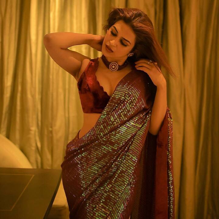 శ్రద్ధా దాస్.. చీర కట్టుతో కనికట్టు చేస్తున్న చిన్నది - Image Credit: Shraddha Das/Instagram