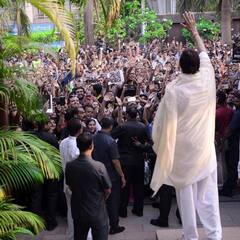 Amitabh Bachchan Bunglow: मुंबई से लेकर पेरिस तक दुनिया भर में फैले हैं अमिताभ बच्चन के बंगले, तस्वीरों में देखिए रॉयलटी