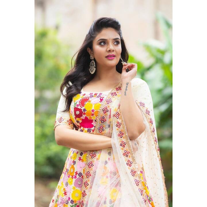 (Image credit: Instagram) ఆమె ఫోటోలు మీరూ చూసి ఆనందించండి.