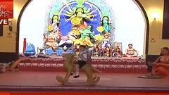 Durga Puja 2021: ঠাকুর দালানের আদলে তৈরি সন্তোষপুর লেক পল্লির মূল ভাবনা 'পরিবার'। Bangla News