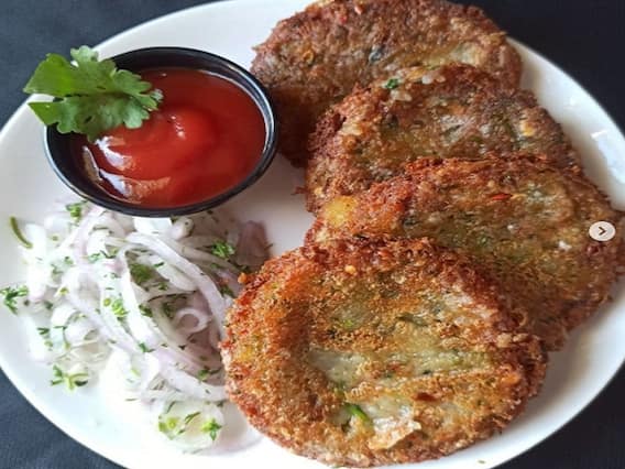 होली पर बनाएं करारी आलू टिक्की, सिर्फ 1 चम्मच तेल में मिलेगा गजब का स्वाद होली पर बनाएं करारी आलू टिक्की, सिर्फ 1 चम्मच तेल में मिलेगा गजब का स्वाद
