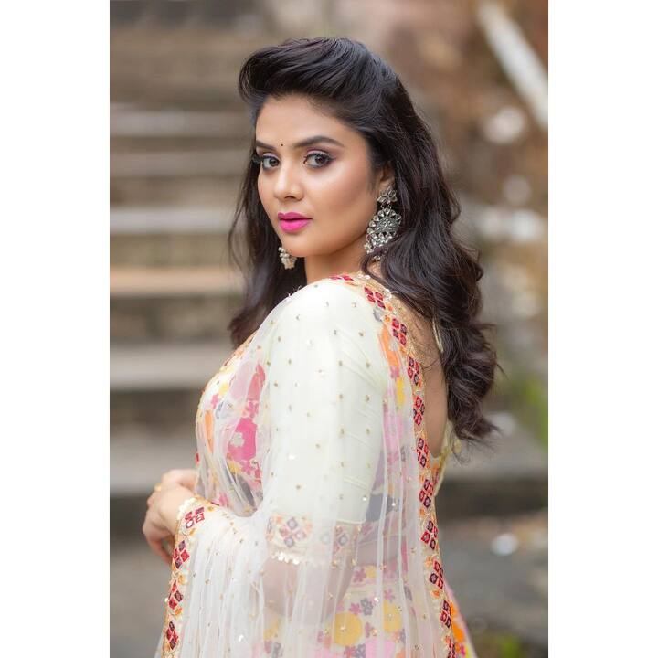 (Image credit: Instagram) యాంకర్ శ్రీముఖి అందాల ఫోటోలు