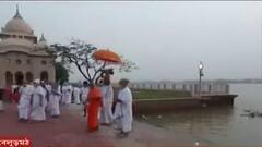 Durga Puja 2021: ঘট স্নান করিয়ে উৎসবের সূচনা হল বেলুড় মঠে | Bangla News