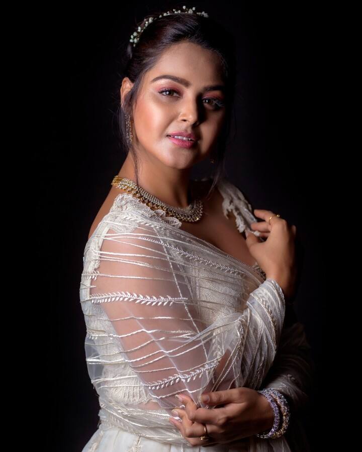 (Image credit: Instagram) ఆ తరువాత, మలయాళం, తమిళ సినిమాలలో కూడా నటించింది.