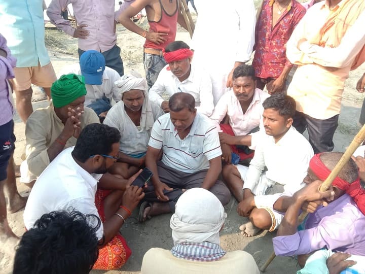 Bihar News: Villagers held Junior Engineer of Water Resources Department hostage in bagha ann Bihar News: ग्रामीणों ने जल संसाधन विभाग के कनीय अभियंता को बनाया बंधक, विभागीय कार्य से पहुंचा था गांव