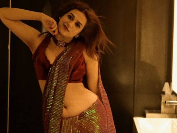 Shraddha Das Pics: శ్రద్ధా దాస్.. చీర కట్టుతో కనికట్టు చేస్తున్న చిన్నది Shraddha Das Pics: శ్రద్ధా దాస్.. చీర కట్టుతో కనికట్టు చేస్తున్న చిన్నది