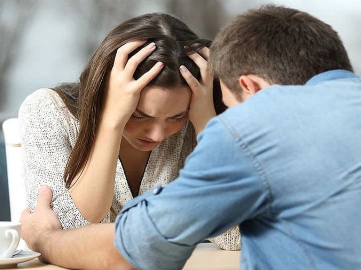 These 5 mistakes in a relationship never allow couples to be happy, know Relationship Tips: रिलेशनशिप में ये 5 गलतियां कभी भी कपल्स को नहीं रहने देतीं खुश, जानें