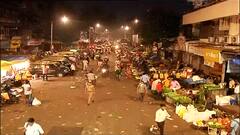 Mumbaikars throng Dadar Vegetable market amid OMICRON scare | Ground Report