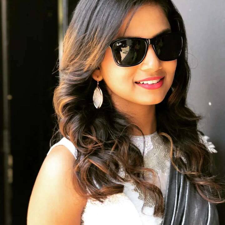 ఈ ముద్దుగూమ్మా అందమైన అమాయాకత్వంతో  తెలుగు పేక్షకులను ఆకట్టుకుడుంది.