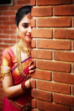 Actress priyanka mohan | புன்னகையும்.. பொன்நகையும்.. அழகாய் ப்ரியங்கா மோகன்..! அசத்தல் புகைப்படங்கள்!