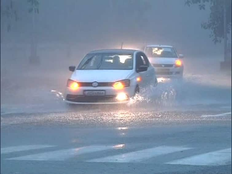 Heavy Rains Felt in Tamil Nadu Kerala after low pressure in Arabian Sea and bay of bengal IMD Heavy Rains: அடுத்தடுத்து இரண்டு புதிய காற்றழுத்த தாழ்வுப்பகுதி: குடையோடு போங்க... குடையோடு வாங்க!