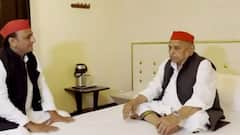 UP Elections : यात्रा पर निकलने से पहले Akhilesh Yadav ने लिया पिता Mulayam Singh Yadav का आशीर्वाद