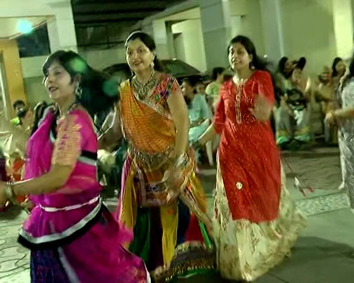 Navratri 2022  Gujarat IMD predict light rain during Navratri Navratri 2022 : ખેલૈયાઓ માટે માઠા સમાચાર, નવરાત્રીમાં વરસાદને લઈને હવામાન વિભાગે શું કરી મોટી આગાહી?