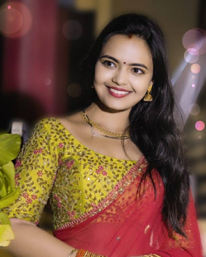 మోడల్గా రాణిస్తూనే టీవీ సీరియల్స్లో నటిస్తూ తెలుగింటి అమ్మాయిలా పాత్రలు పోషిస్తుంది. (Image: Marina Abraham Instagram)