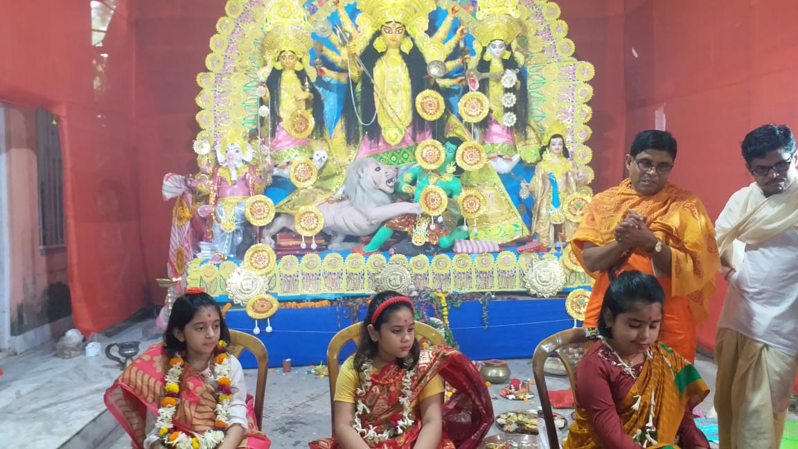 Durga Puja 2021 : বিপ্লবী চারুচন্দ্র চট্টোপাধ্যায়ের বাড়িতে একসঙ্গে পূজিত হন ৬-৭ জন কুমারী