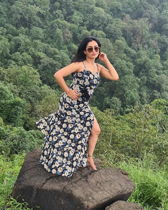 रियल लाइफ में बेहद स्टाइलिश हैं 'अंगूरी भाभी', देखिए Shubhangi Atre की खूबसूरत तस्वीरें