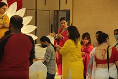 Durga Puja 2021: মুম্বইয়ের দুর্গাপুজোয় সামিল বলি তারকা কাজল, নজর কাড়লেন গোলাপি শাড়িতে