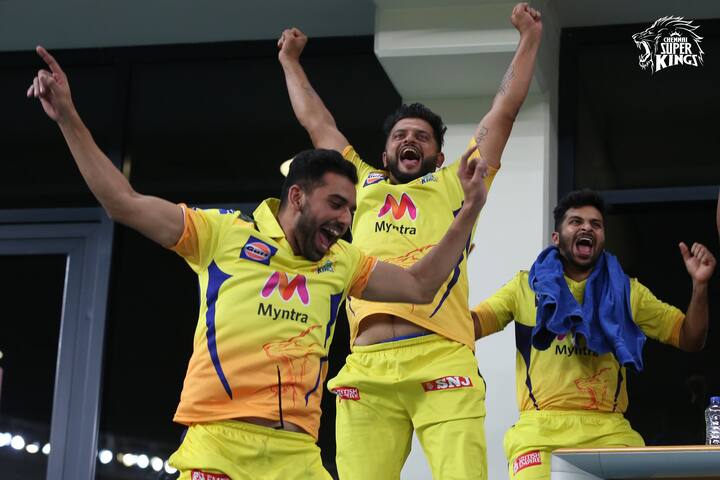 ధోనీ విన్నింగ్ షాట్కు సంబరాలు..