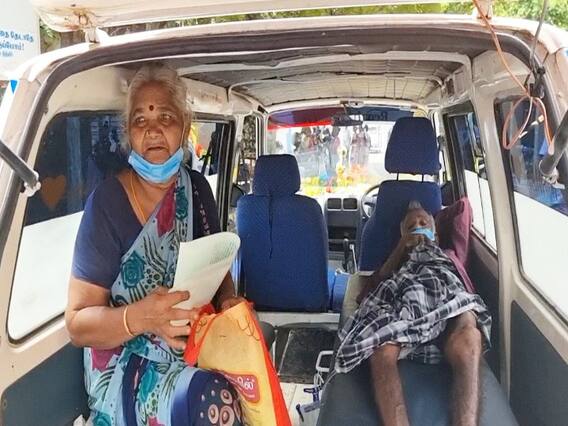 ’சொத்துக்களை எழுதி வாங்கிவிட்டு துரத்திவிட்டுவிட்டனர்’- ஆம்புலன்சில் வந்து புகார் அளித்த முதிய தம்பதி