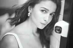 Alia Bhatt Photos: 'ఆర్ఆర్ఆర్' బ్యూటీ.. హాట్నెస్ తో చంపేస్తోందే.. 