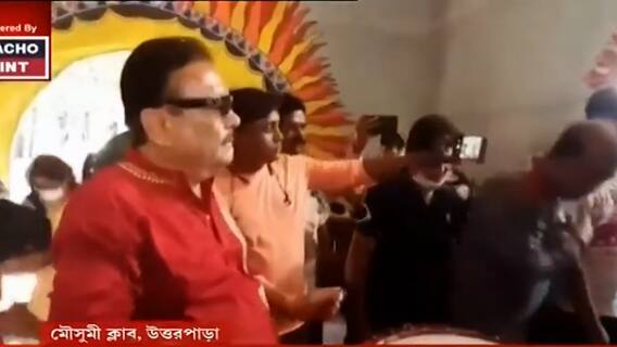 Durga Puja 2021: সপ্তমীতে উত্তরপাড়ায় ঢাক বাজালেন মদন মিত্র | Bangla News