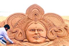 Dussehra Festival 2021: పూరీ తీరంలో గవ్వలతో అమ్మవారు... సైకత శిల్పి సుదర్శన్ పట్నాయక్ రూపకల్పన