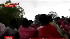 Gondia : अवैध दारु विक्रेत्यानं महिलांवर उगारला चाकू; संतप्त महिलांचा दारु विक्रेत्याला चोप