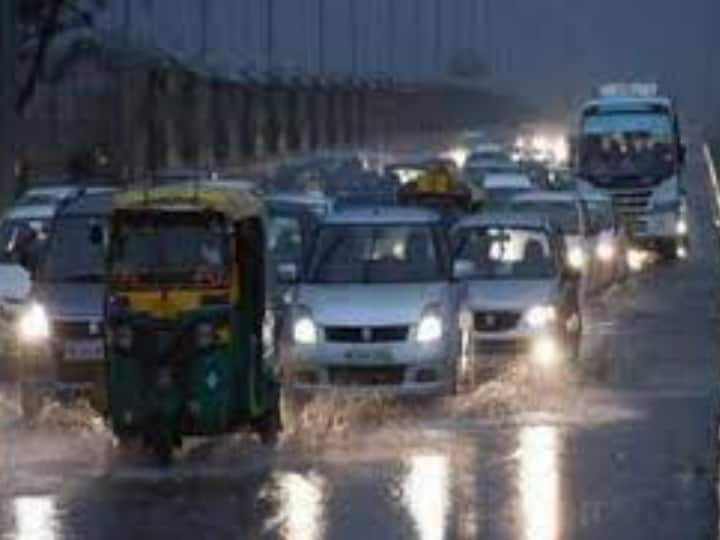 Bengaluru IMD Yellow Alert Heavy Rains Inundate Kempegowda Airport, Passengers Tractors Board Flight - Watch Incessant Rains Inundate Bengaluru Airport, Passengers Take Tractor Ride To Board Flight - Watch