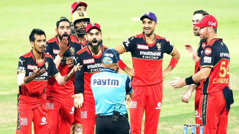 RCB-KKR : virat kohli was seen in two form first angry and than emotional in IPl KKR સામે હારીને ફેંકાઈ જતાં વિરાટ મેદાન પર જ રડી પડ્યો, અંપાયર સાથે કેમ ઝગડી પડ્યો હતો ? જુઓ વીડિયો