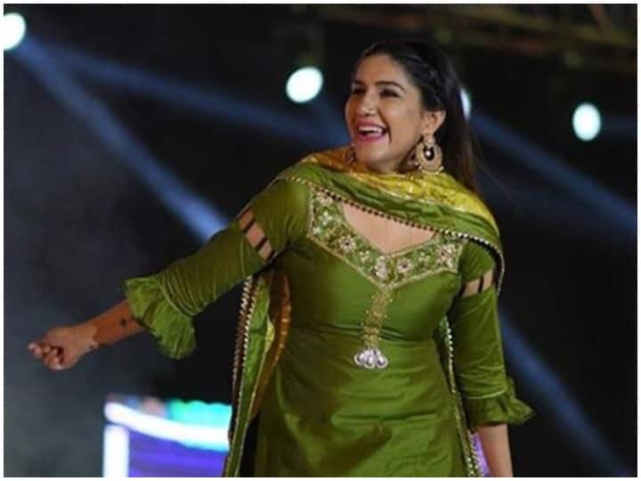 Sapna Choudhary dances on Punjabi song video goes viral in few minutes Sapna Dance Video: डांसिंग क्वीन सपना चौधरी ने पंजाबी गाने पर लगाया हरियाणवी डांस का तड़का, चंद मिनटो में वायरल हुआ वीडियो
