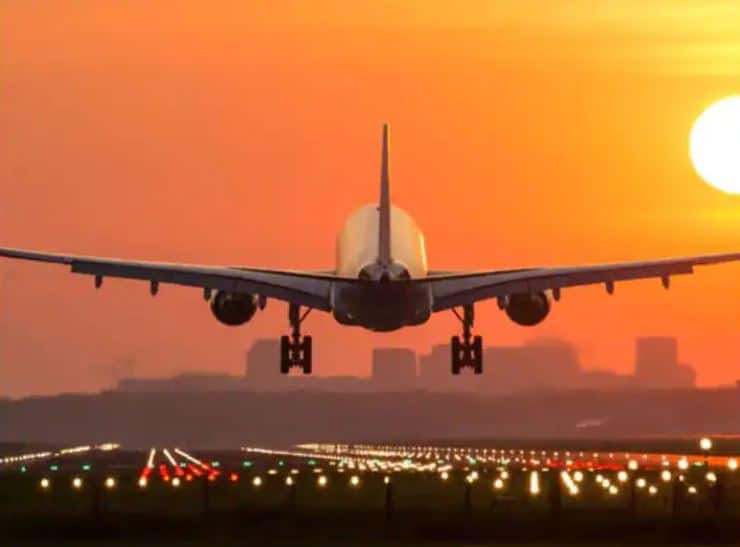 civil aviation permits to restore  domestic air operations from 18th october without any capacity restriction  Air Travel News: 100 ટકા કેપેસિટી સાથે ઊડાન ભરશે તમામ ફ્લાઈટ, નાગરિક ઉડ્ડયન મંત્રાલયે આપી મંજૂરી