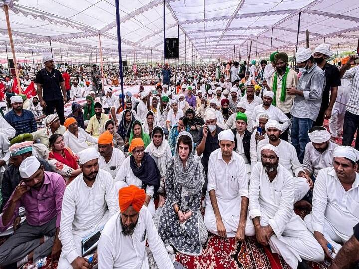 Lakhimpur Kheri violence: Congress leader Priyanka Gandhi Vadra attends the 'antim ardas' of farmers, sanyukt kisan morcha ANN Lakhimpur Kheri: प्रियंका गांधी समेत कांग्रेस नेताओं को किसानों ने मंच पर आने नहीं दिया