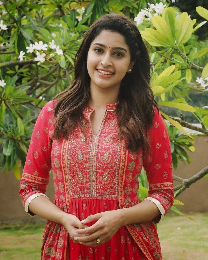 மஹாராணியா இருந்தாலுமே மரியாத வேணும் வேணும்