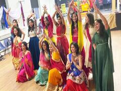 Navratri 2021 Garba: नवरात्र के अवसर पर डबलिन में हिंदुस्तानियों ने किया गरबा,डांडिया, देखें तस्वीरें