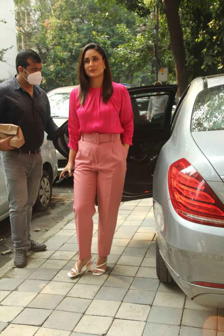 करीना अब डिलीवरी के 8 महीने बाद पूरी तरह से काम पर फोकस करती नजर आ रही हैं. हाल ही में वो लैक्मे फैशन वीक में दिखी थीं जहां उनके स्टाइल ने हर किसी के होश ही उड़ा दिए.