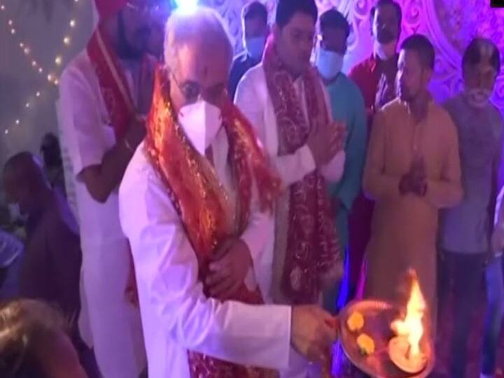 Chhattisgarh Cm bhupesh baghel released video of playing garba seen in durga puja pandal in raipur रायपुर: दुर्गा पूजा पंडालों में नजर आए मुख्यमंत्री भूपेश बघेल, गरबा करते जारी किया वीडियो