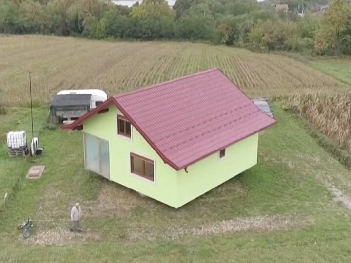 Bosnia: 72-Year-Old Husband Makes Rotating House as a Monument of Love For His Wife Rotating House: గుండ్రంగా తిరిగే ఇల్లు.. భార్యకు ఓ భర్త అరుదైన కానుక