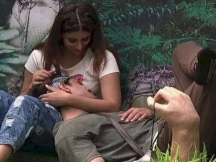 माइशा और ईशान ने पहले दो-तीन दिन तो एक दूसरे से बिल्कुल बात नहीं की, फिर अचानक दोनों के बीच इतनी करीबी हो गई कि सब हैरान हो गए. दोनों हमेशा एक दूसरे के साथ ही दिखाई देते हैं. कई बार तो वो इतने करीब आ जाते हैं कि घरवाले भी उन्हें देखकर अनकंफर्टेबल फील करने लगते हैं.