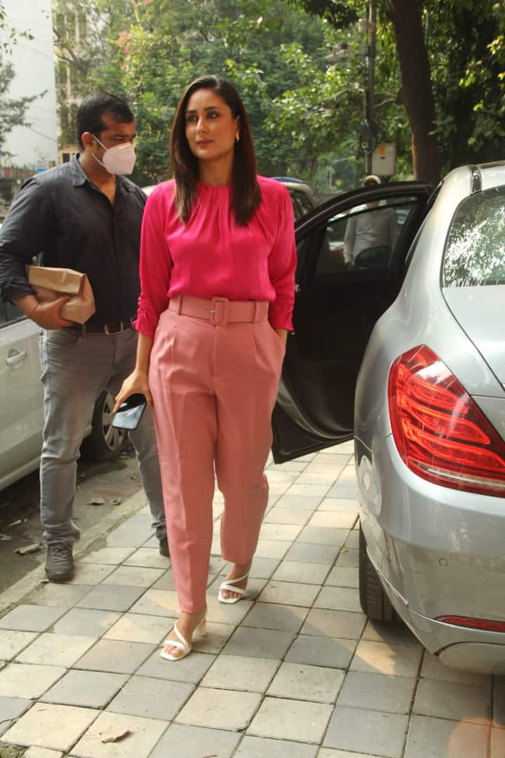 करीना आज इतने स्टाइलिश अंदाज में बांद्रा में स्पॉट हुईं. हालांकि उनके साथ ना तैमूर थे और ना ही जेह अली खान. करीना अकेले ही अपने मैनेजर के ऑफिस में पहुंची थीं.