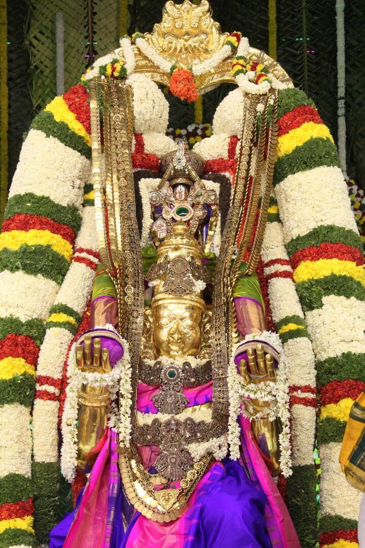இதனைத்தொடர்ந்து, விழாவின் முக்கிய நிகழ்வான கருட சேவை நேற்று இரவு நடைபெற்றது