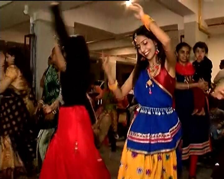 ગરબાના વિભિન્ન મૂવ્સ સાથે ખેલાડીઓએ મનમૂકી ગરબાનો ઉઠાવ્યો આનંદ