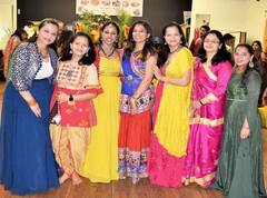 Navratri 2021 Garba: ਨਵਰਾਤਰੀ ਦੇ ਤਿਉਹਾਰ 'ਤੇ ਡਬਲਿਨ 'ਚ ਹਿੰਦੁਸਤਾਨੀਆਂ ਨੇ ਕੀਤਾ ਗਰਬਾ ਤੇ ਡਾਂਡੀਆ, ਦੇਖੋ ਆਇਰਲੈਂਡ ਤੋਂ ਆਈਆਂ ਤਸਵੀਰਾਂ