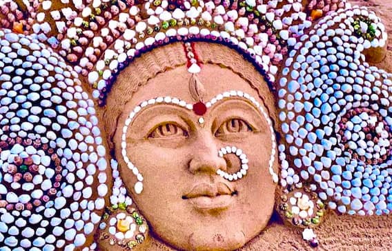 Dussehra Festival 2021: పూరీ తీరంలో గవ్వలతో అమ్మవారు... సైకత శిల్పి సుదర్శన్ పట్నాయక్ రూపకల్పన