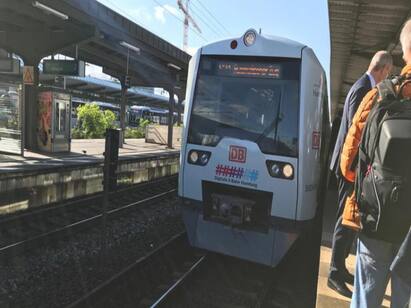 Germany unveils worlds first automated, driverless train in Hamburg city Driverless train: உலகின் முதல் டிரைவர் இல்லாத ரயில் அறிமுகம்.. ஜெர்மன் போனால் போகலாம்!